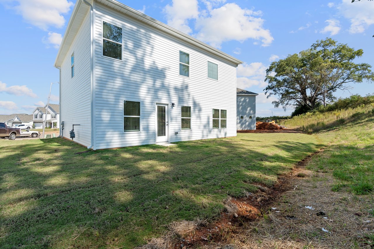 Modern 4-Bedroom Home with Scenic Mountain Views