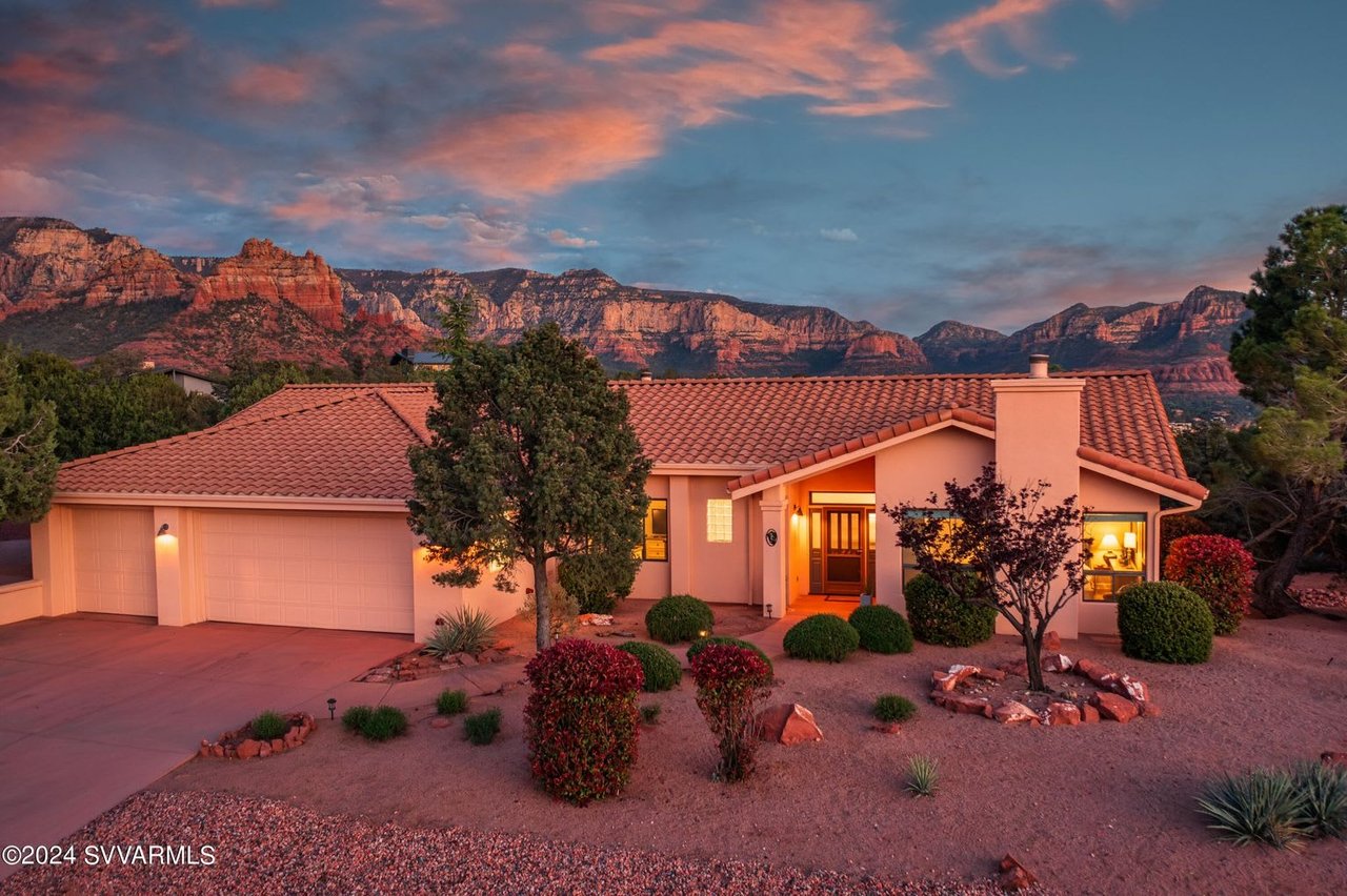 5 Bed, 3 Bath Uptown Sedona-Game Room-Sauna-Cold Plunge-Jacuzzi-Gym
