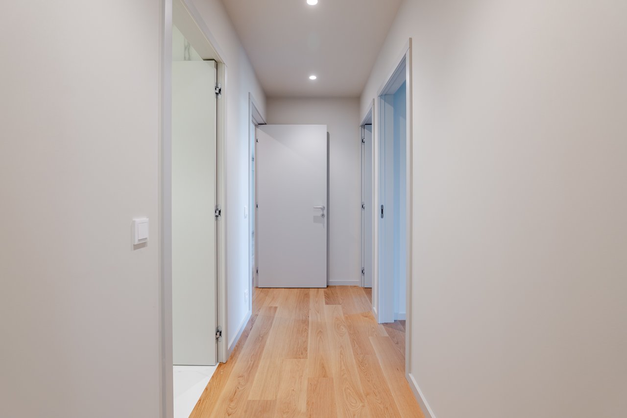 Luxury 4-Bedroom Apartment in Porto