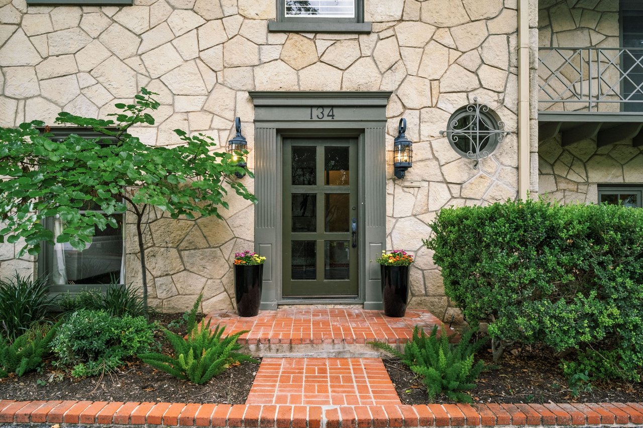Luxury Property in Olmos Park