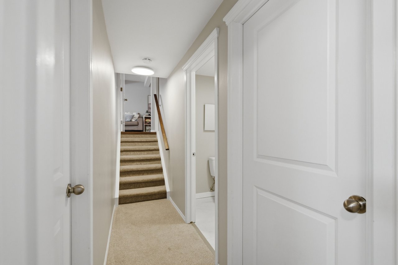 559 Deerpath Court SE