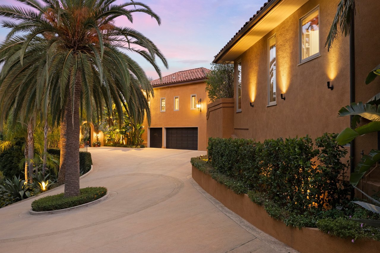 2719 Benedict Canyon Drive