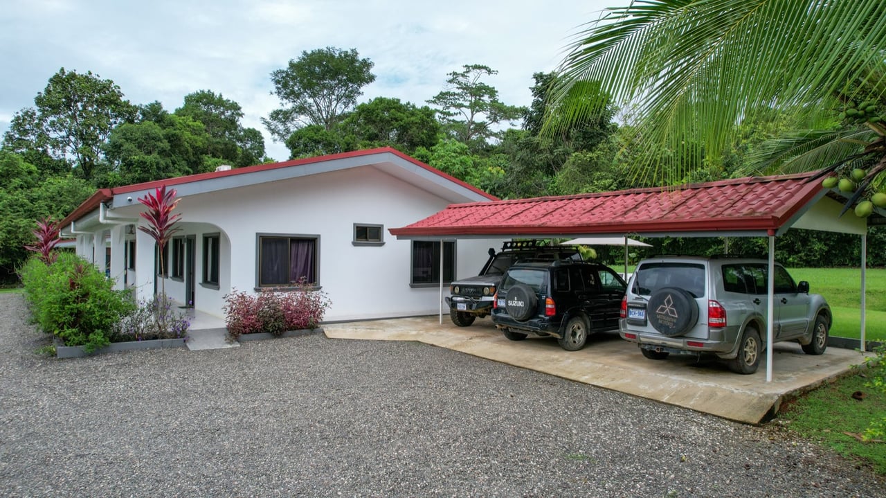 Versatile Multi-Unit Property with Income and Expansion Potential