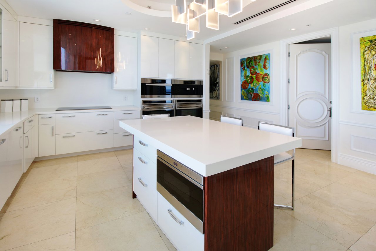 18101 Collins Ave #1109