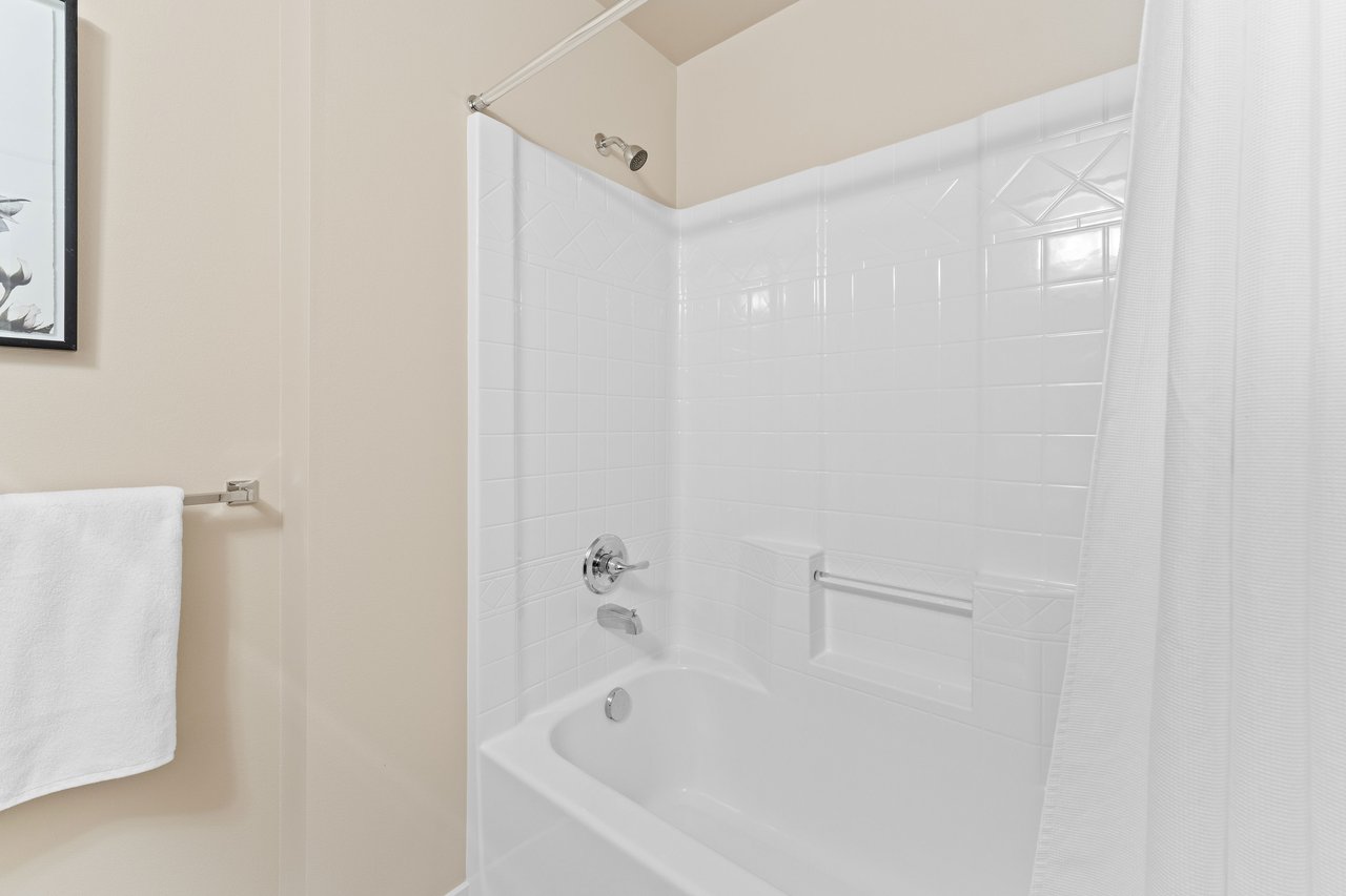303 Anacortes Pl NE