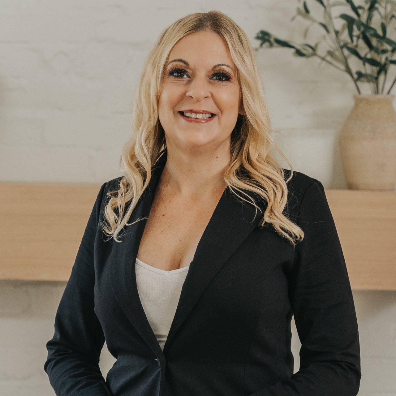 Valdena Serrano Claremont, CA Real Estate Agent Headshot