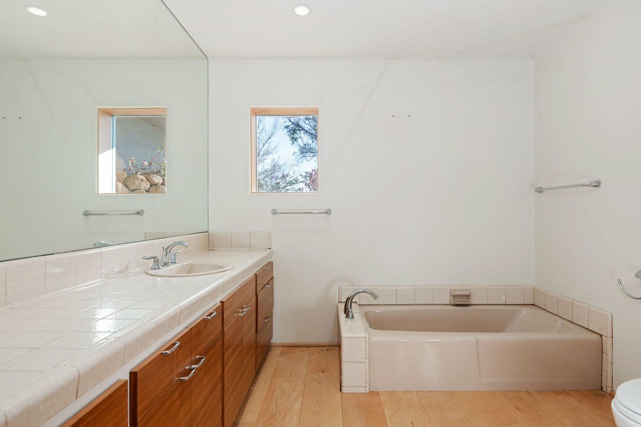 2330 Bella Vista Drive
