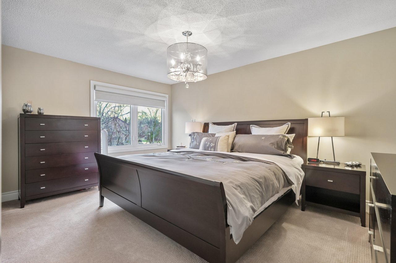 Ravine Living in Glen Abbey!