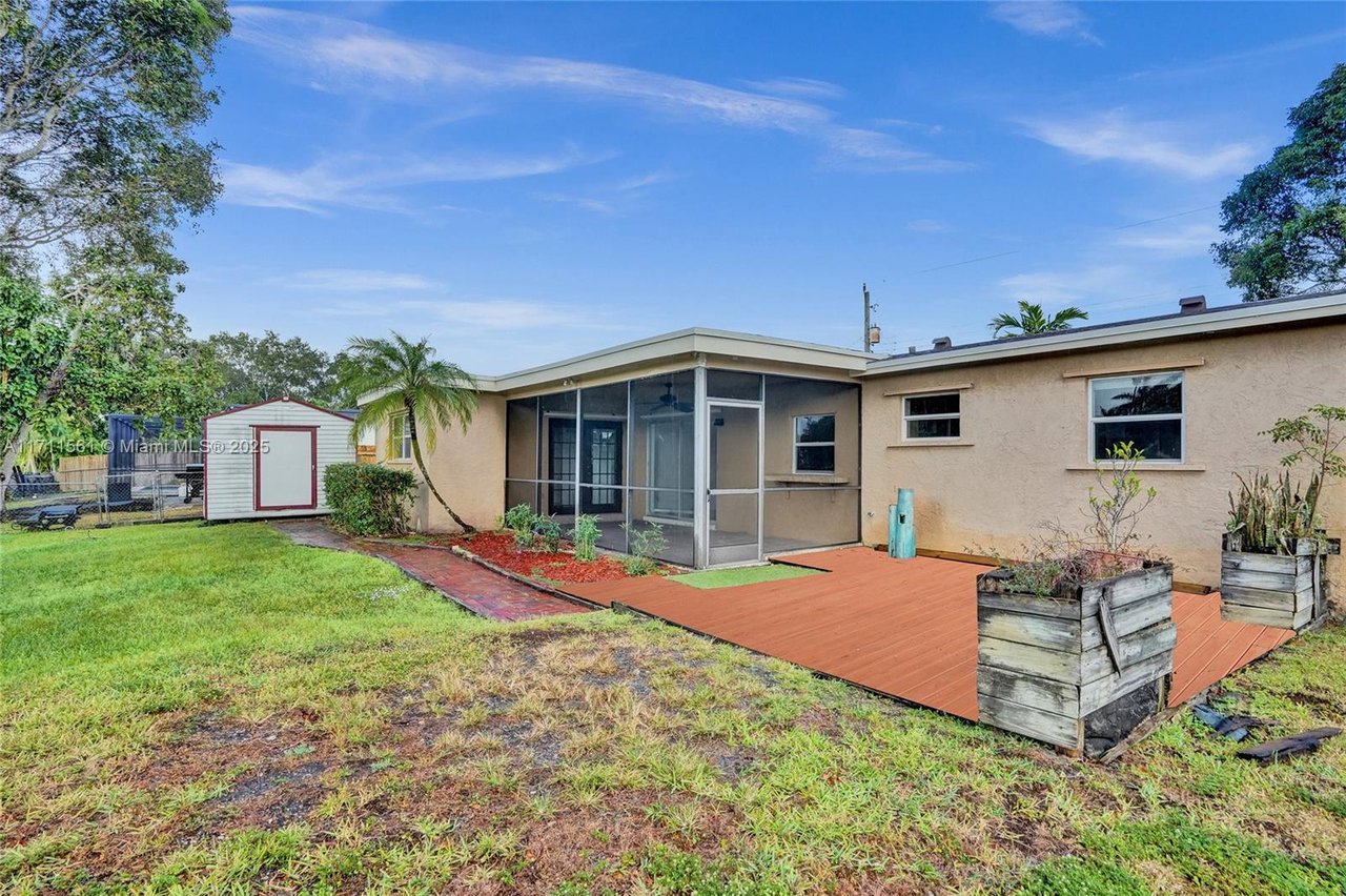 5231 SW 89th Ave