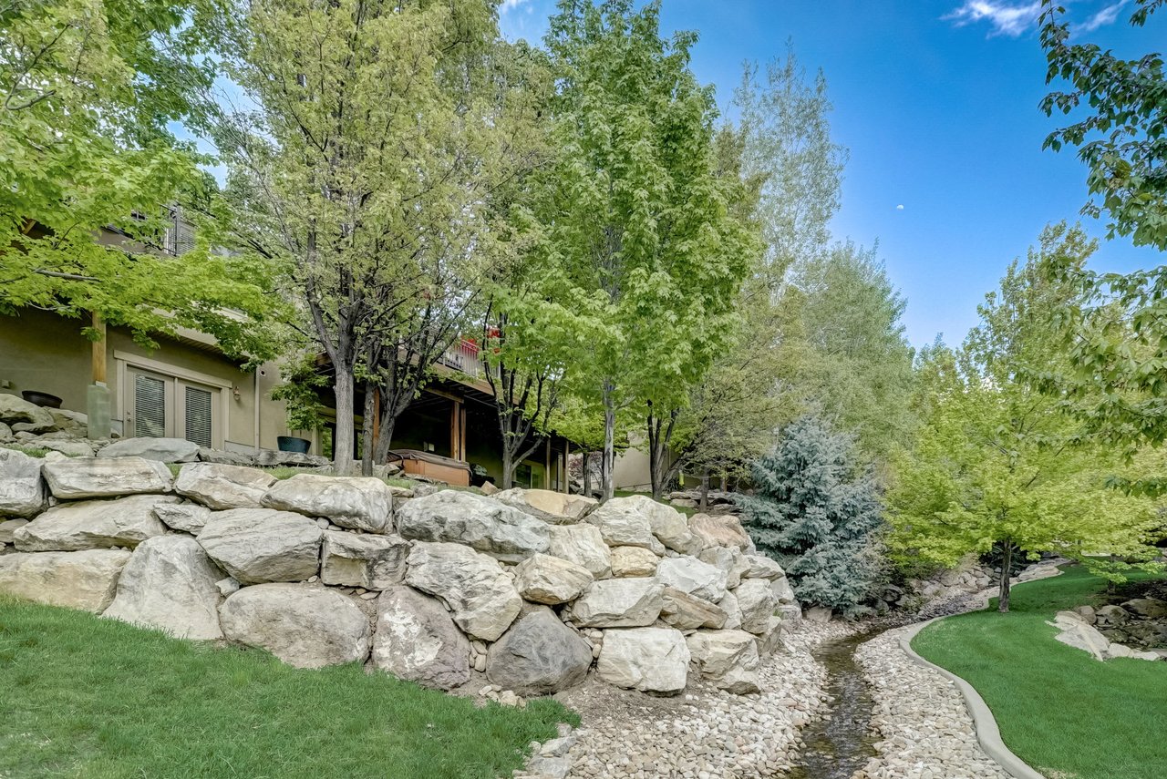 1382 E Meadow Valley Dr