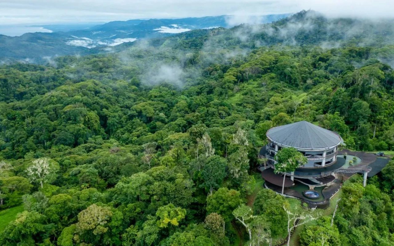 Inside 7 Stunning Cliffside Homes That Let You Enjoy Life on the Edge