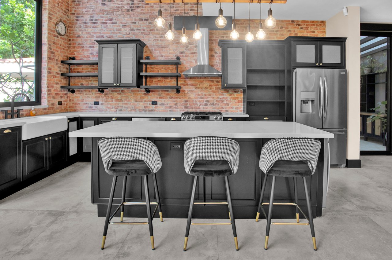 Casa Shangri-La: Modern Loft-Style Luxury in Playa Potrero!