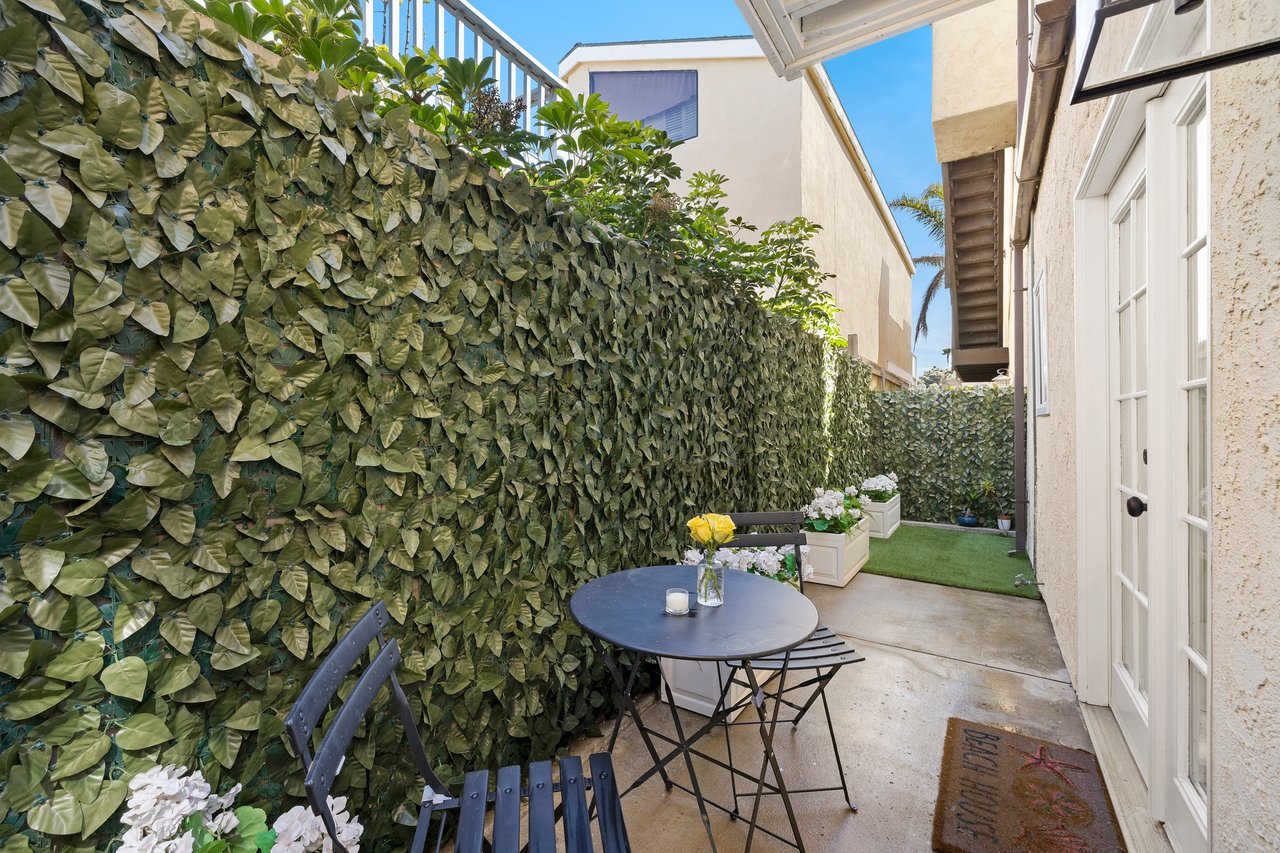 109 Los Robles St