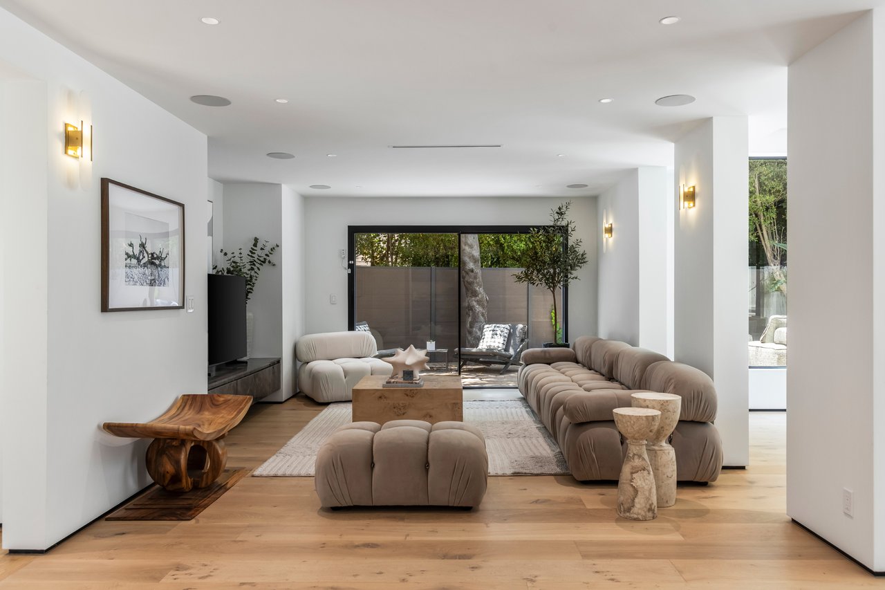 Luxury Gated Villa w/ Pool, Spa & Designer Interiors