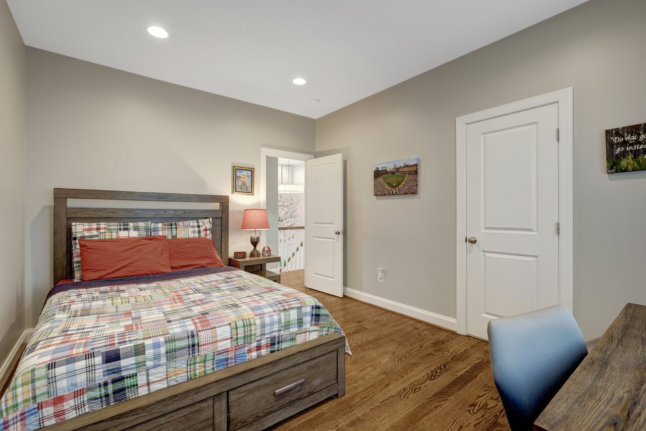 300 Jade Ct NW
