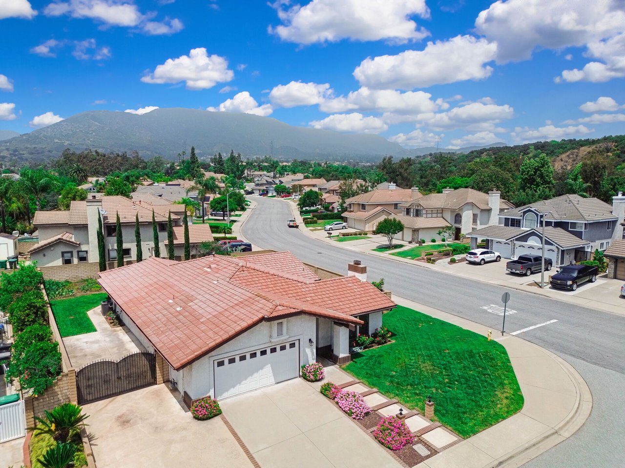 5697 Los Robles