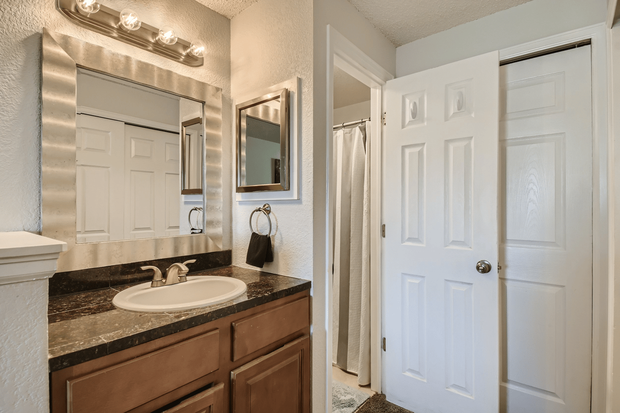 Just Listed: Open Concept in Oakshire