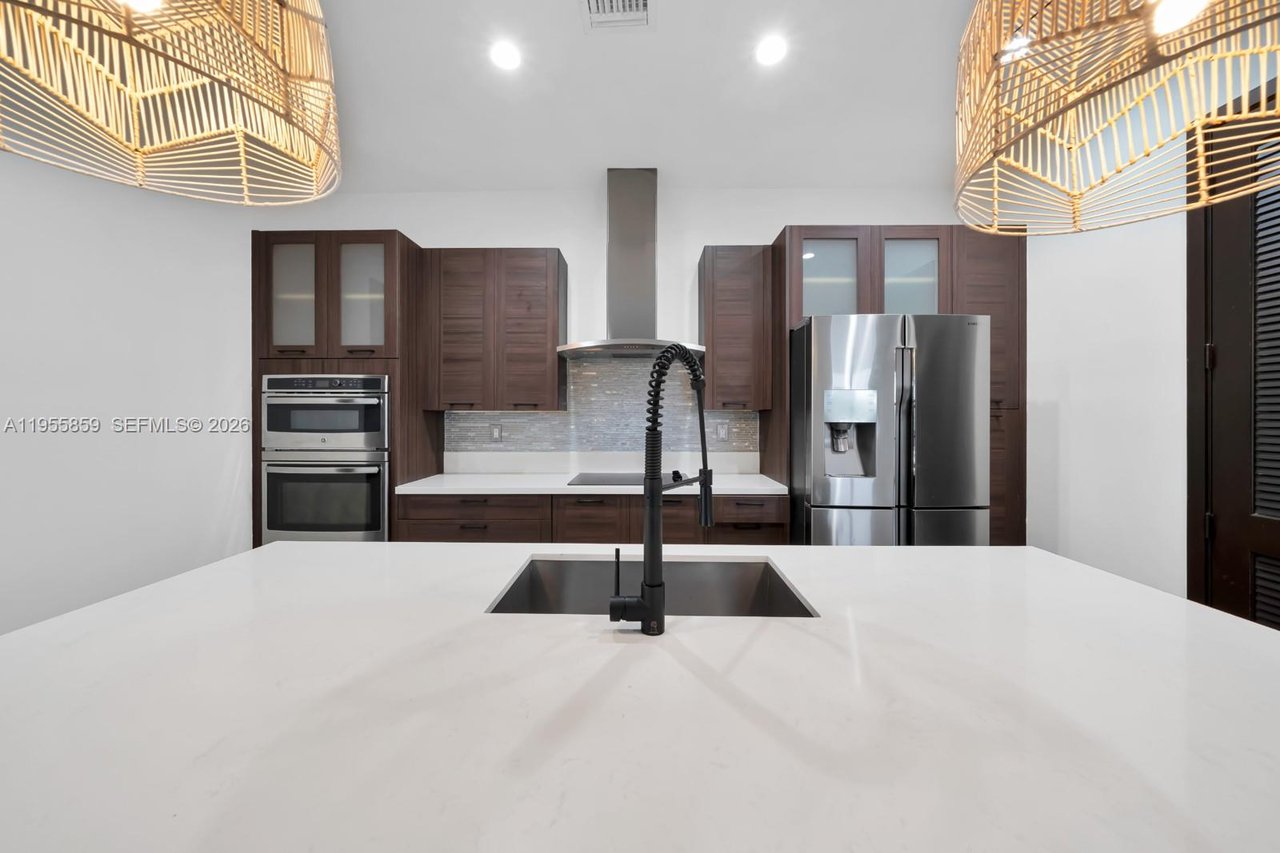 miami-house-for-sale-kitchen