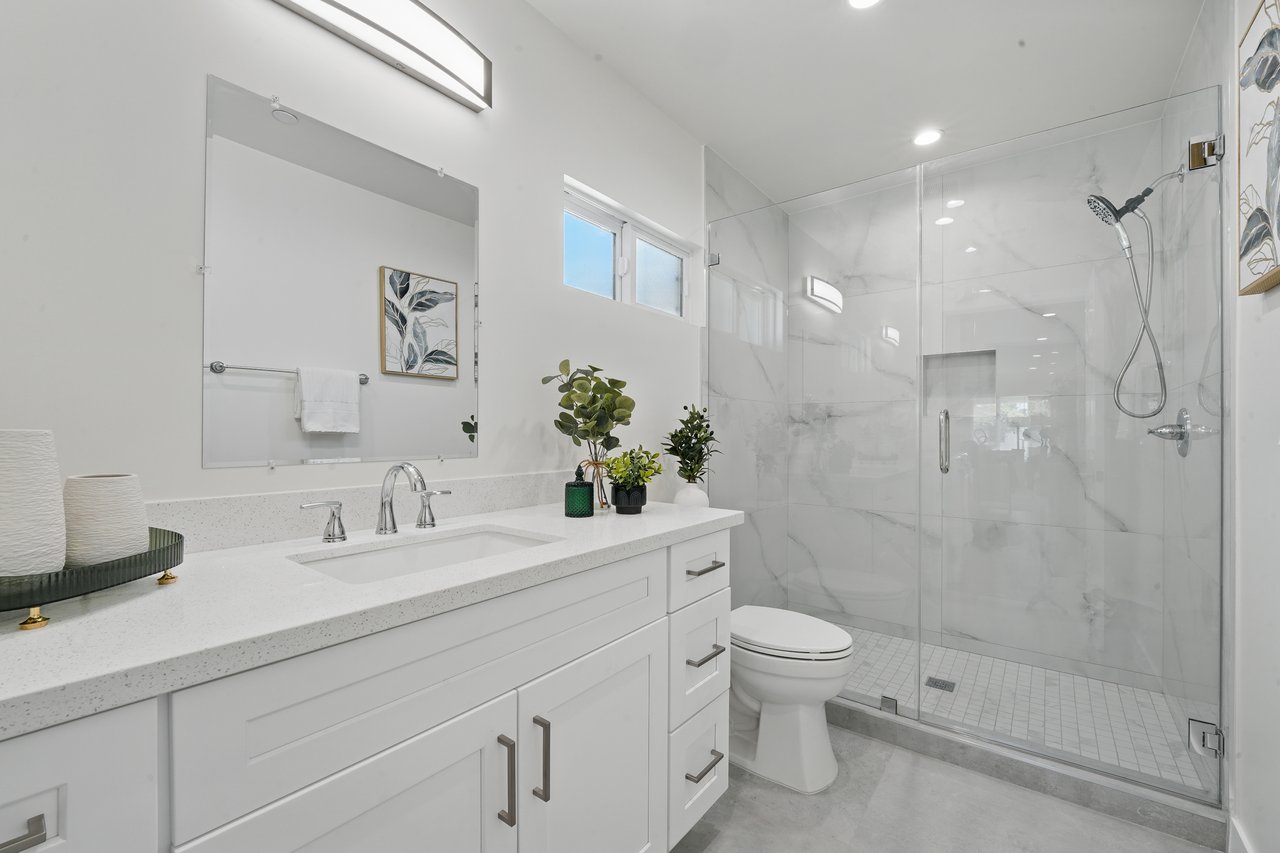4 Units in North Hollywood