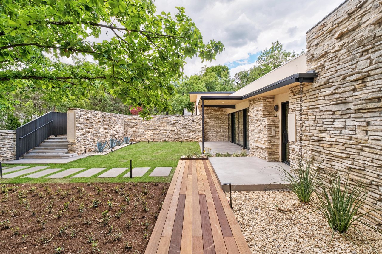 203 Wildcat Hollow and 100 Redbud Trail