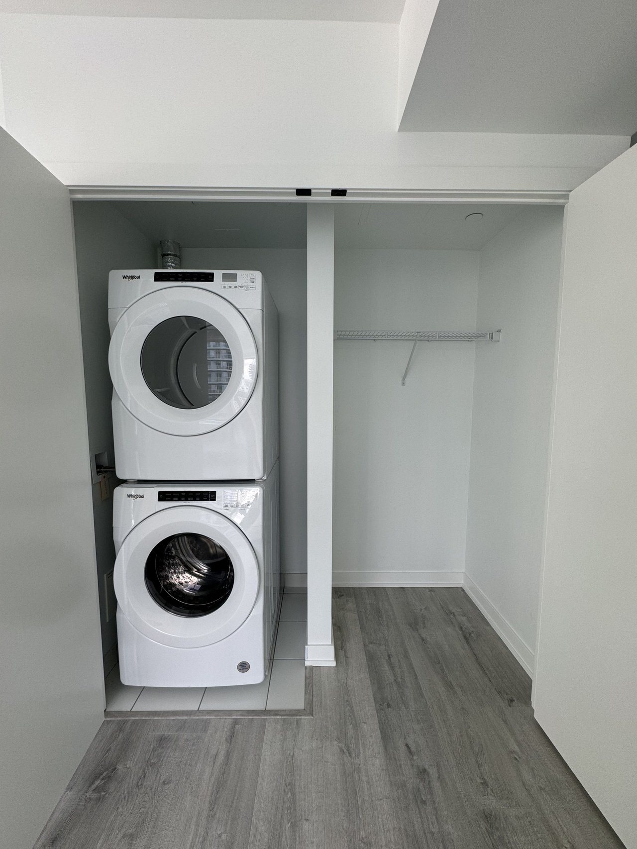 327 King Street W Unit: 3707