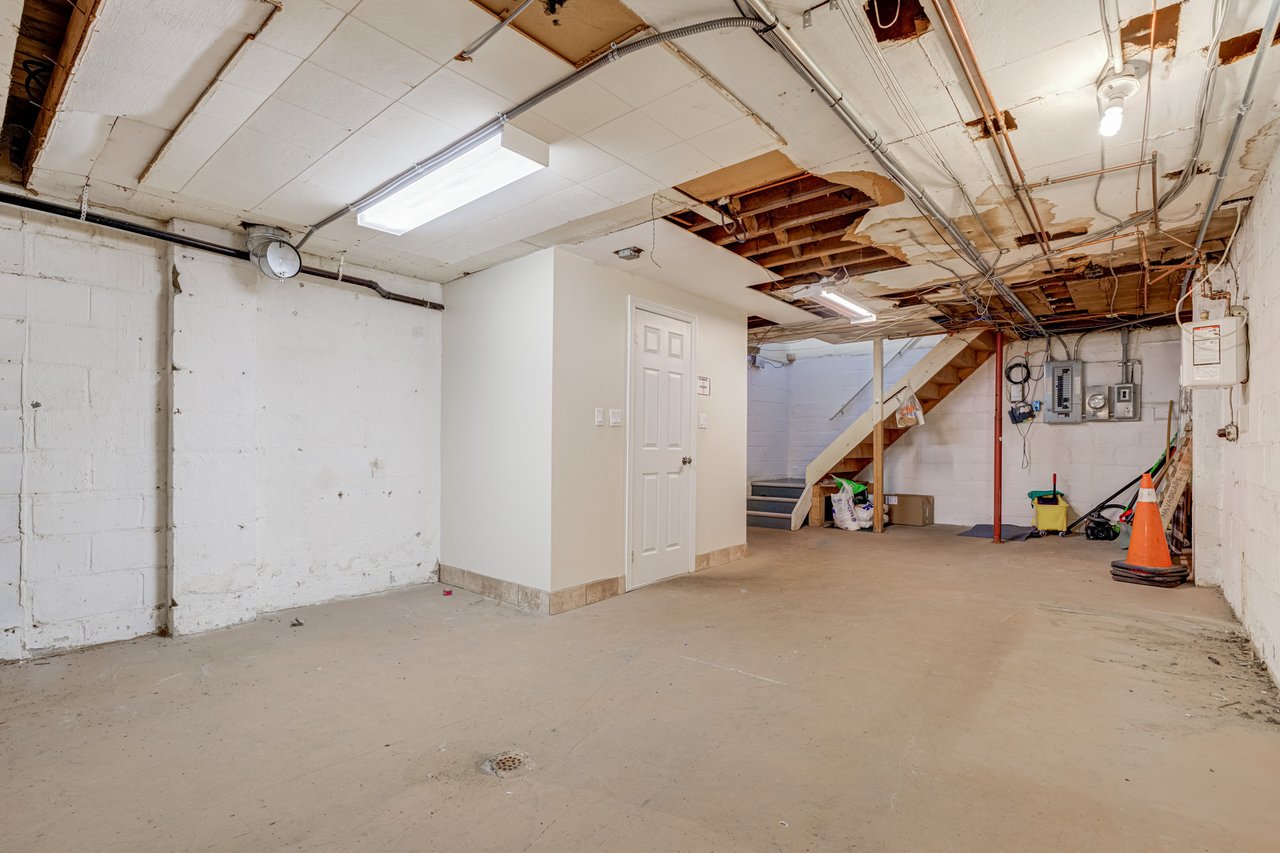 Commercial Property On Bloor St W - The Kingsway 