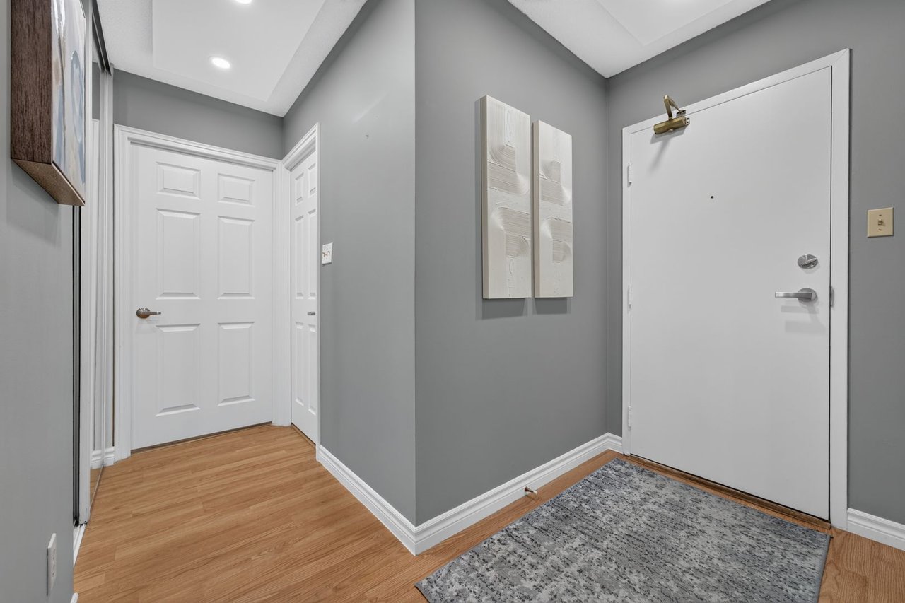 221 - 1001 Cedarglen Gate