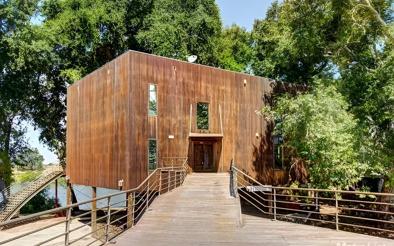 River Front Luxury Modern Home at 6333 Garden Highway!