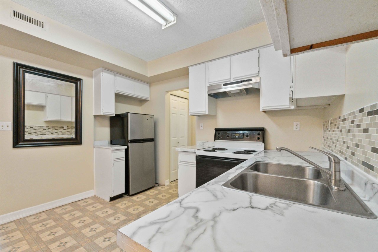 15774 96 Ave