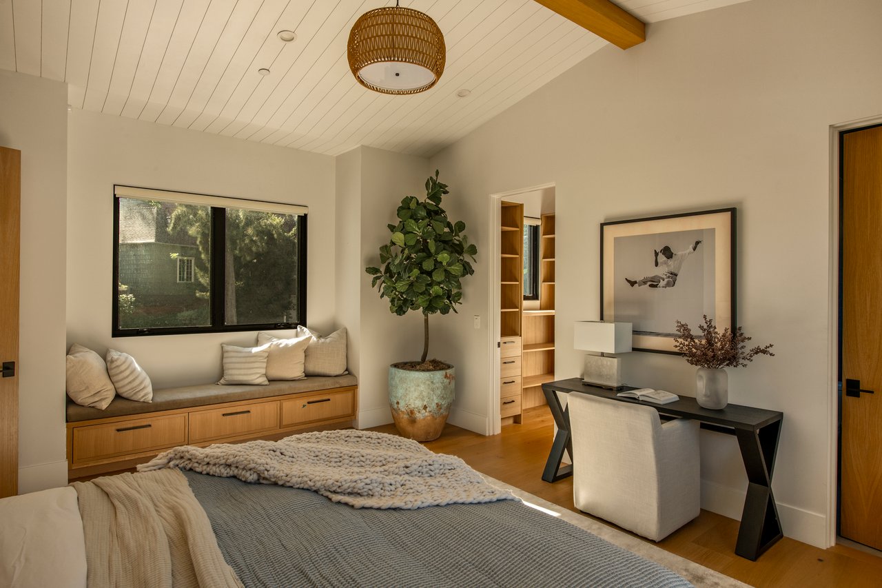 196 S Greenfield Ave, Westwood