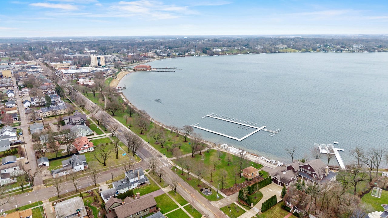 1305 W. Main St. Unit 202 Lake Geneva, WI 53147