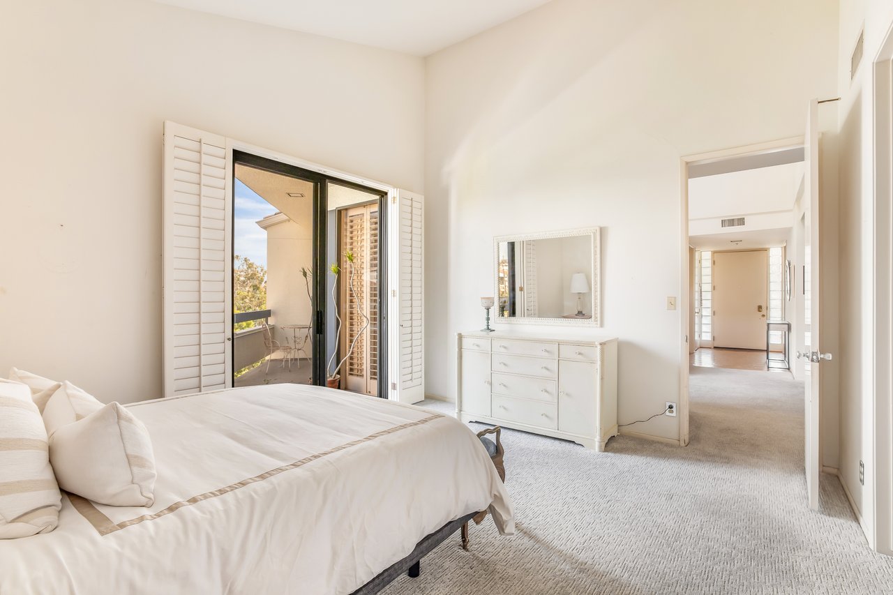 2131 Century Park Ln Unit: 402