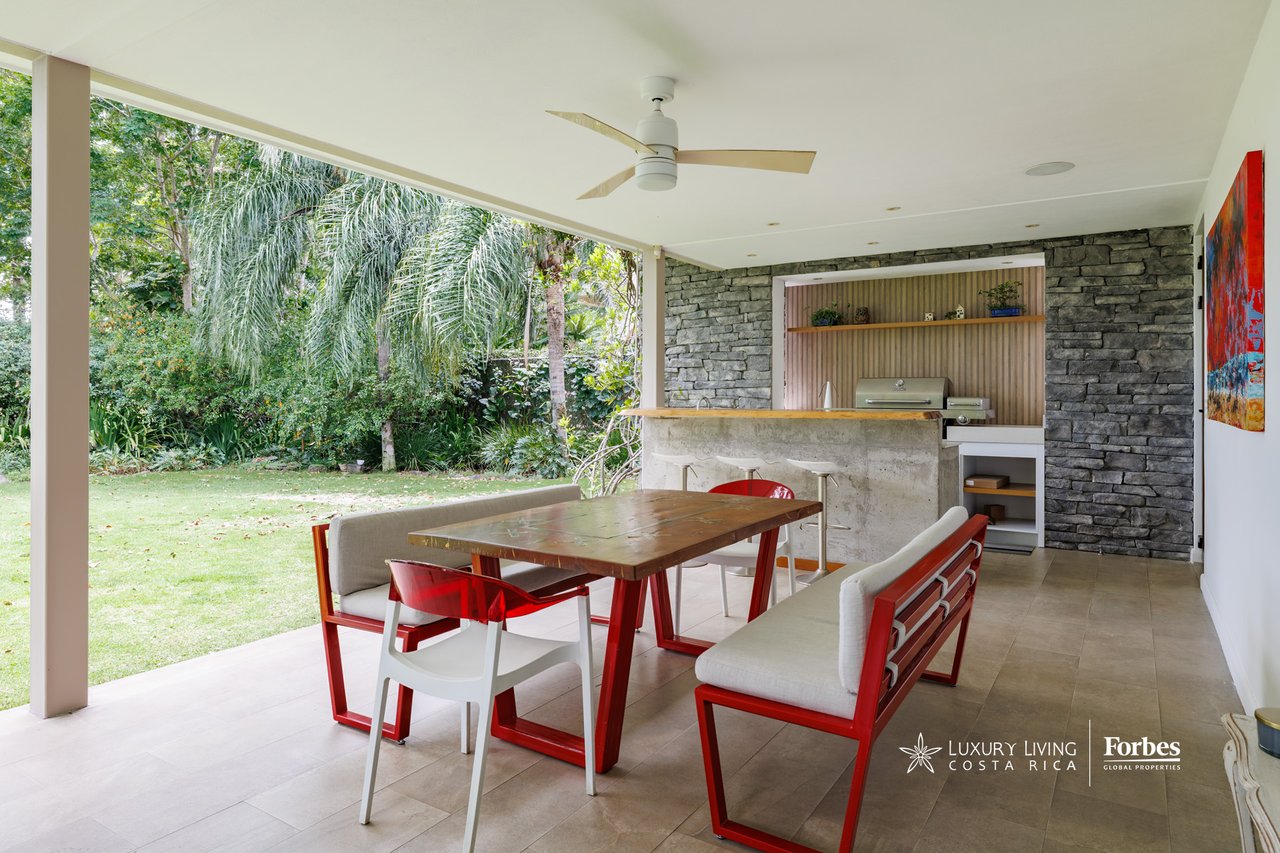 21465 - Modern 6 bedroom house with pool, garden and terrace front golf course