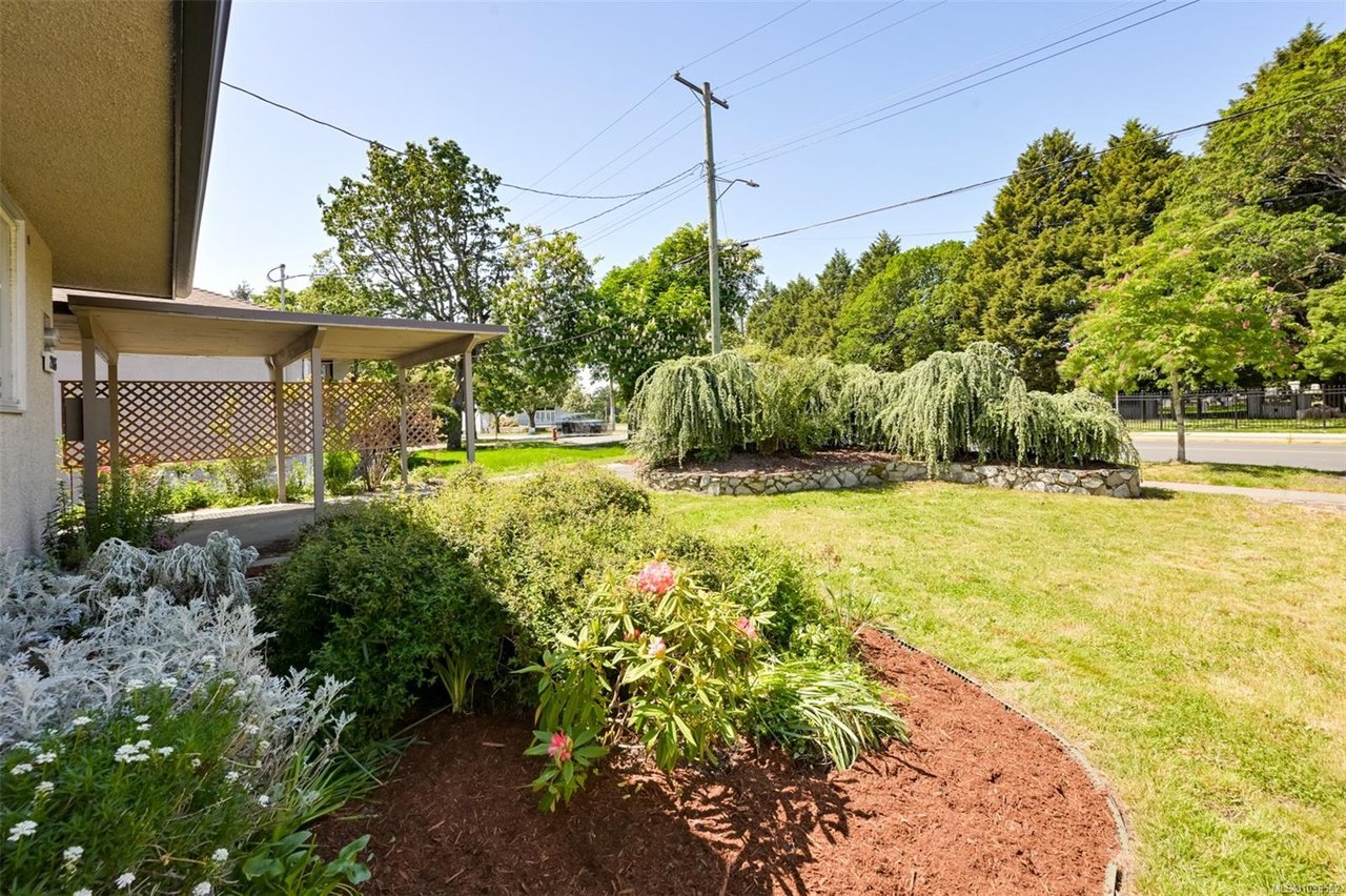 2765 Fernwood Rd