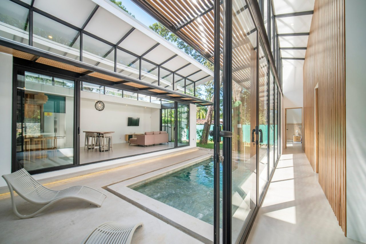 Casa Cenizaro | Elegant 4-Bed Tropical Retreat with Pool in Surfside, Potrero