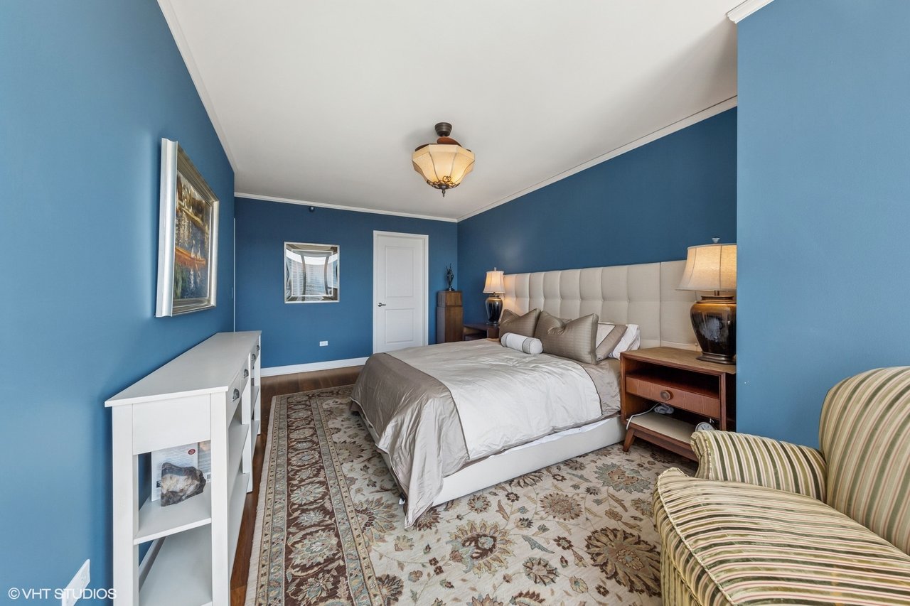 225 N Columbus Dr 7408
