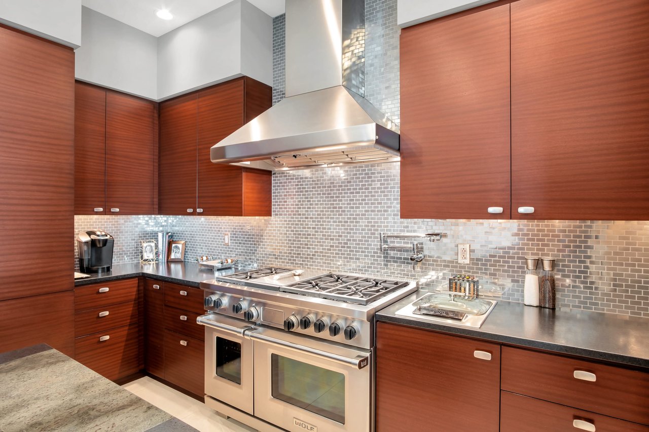 Exquisite Penthouse Unlike Any Other in Contention, Represented Buyer