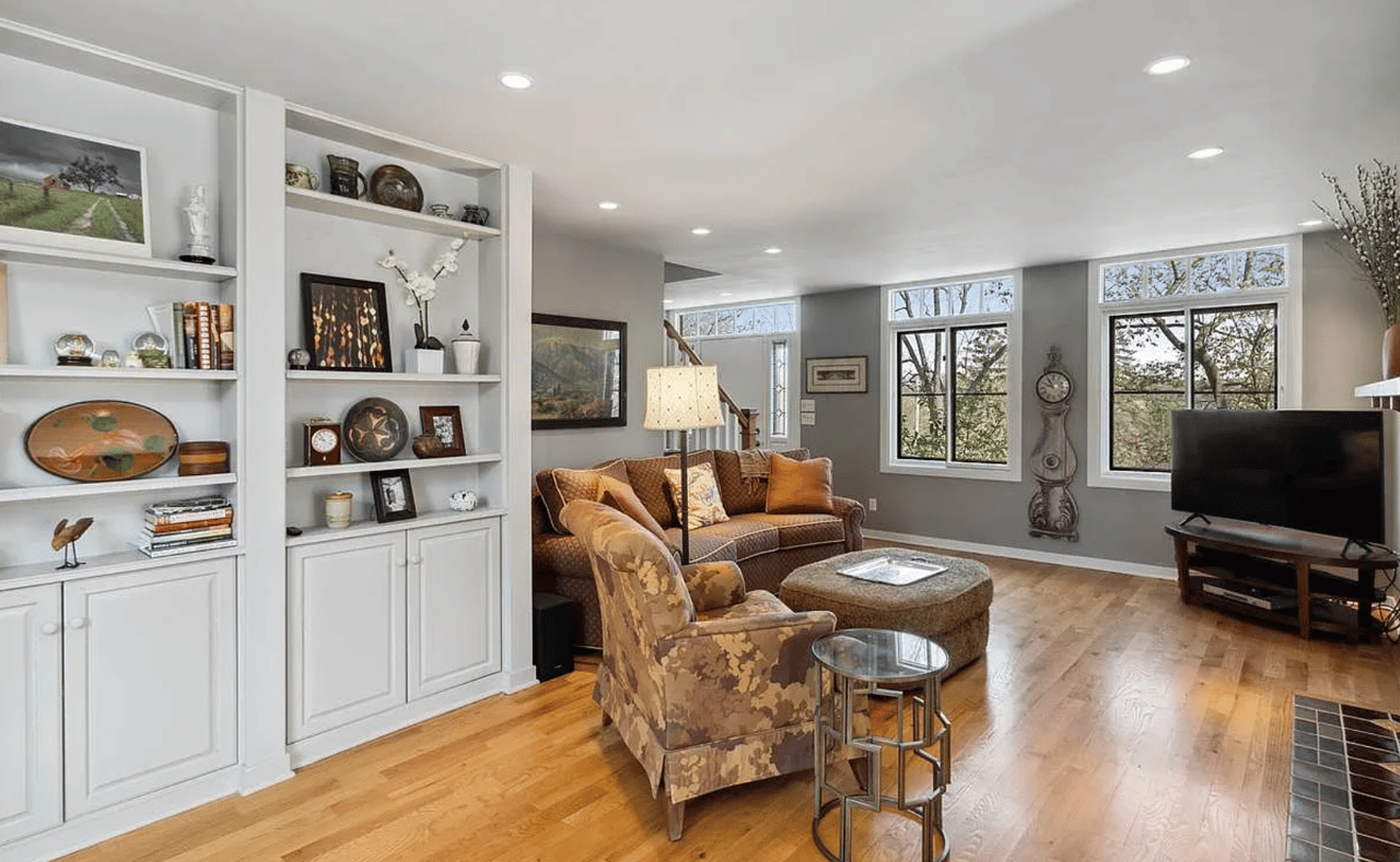 145 Oakridge Ave