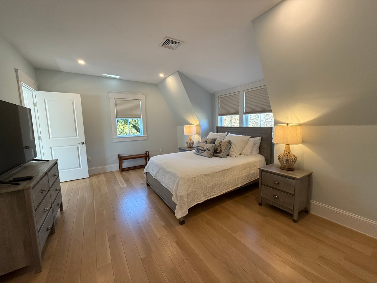 4 Evelyn Way