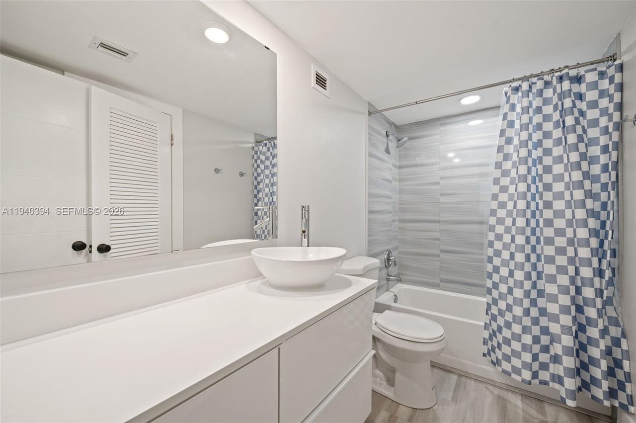 Maison Grande Condo, Unit 509