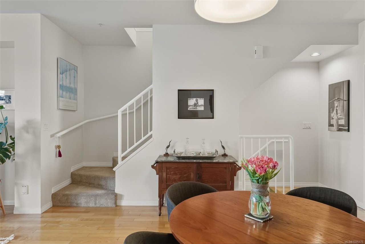 13-60 Dallas Rd, Victoria