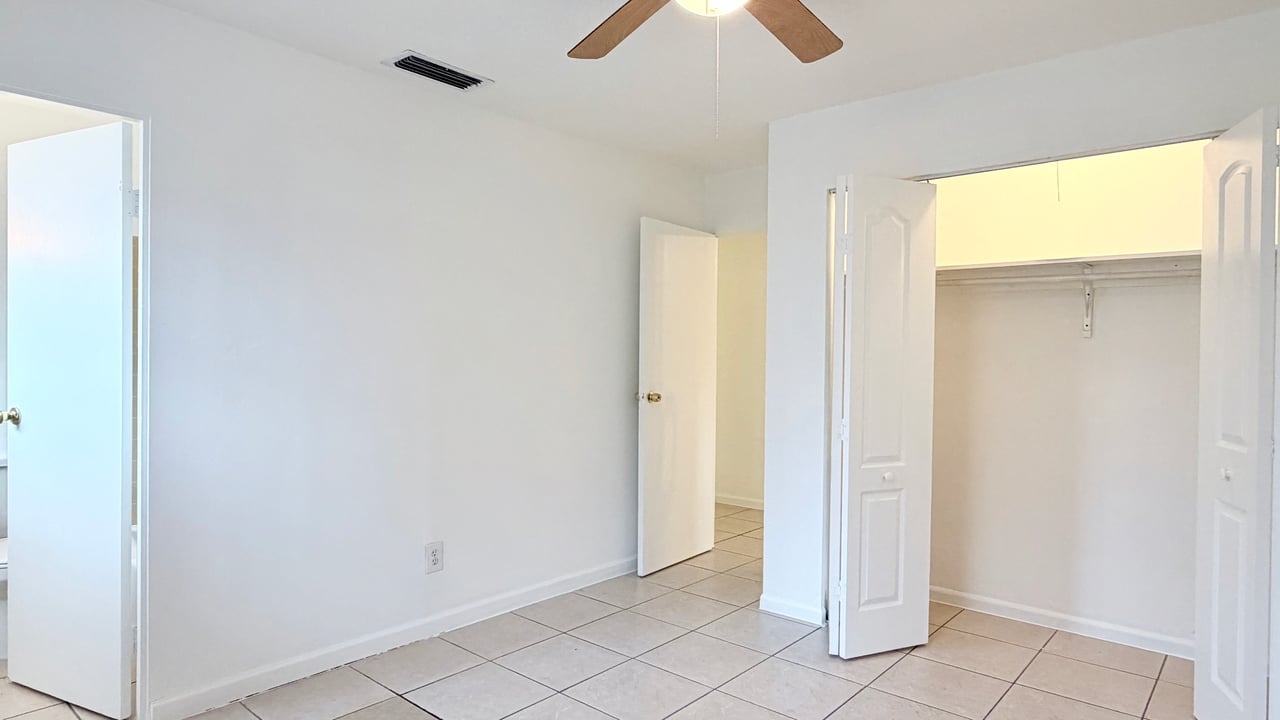 Casselberry Three-Bedroom, Two-Bathroom Duplex Unit with Private Yard