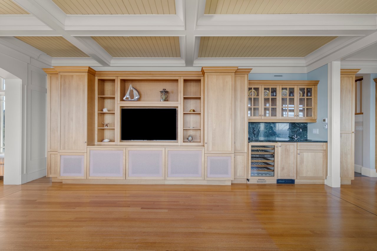 21 Circuit Ave, Scituate