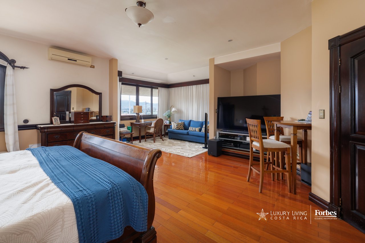 21560 - Casa Grand Court | Residence with Tennis Court in Moravia
