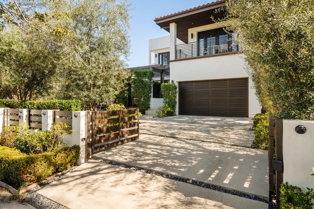 536 N Arden Blvd, Larchmont