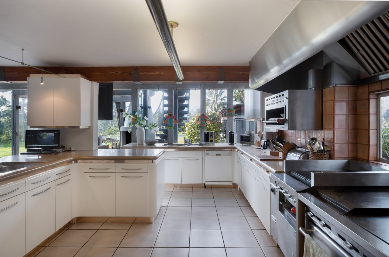 1707 San Vicente Blvd