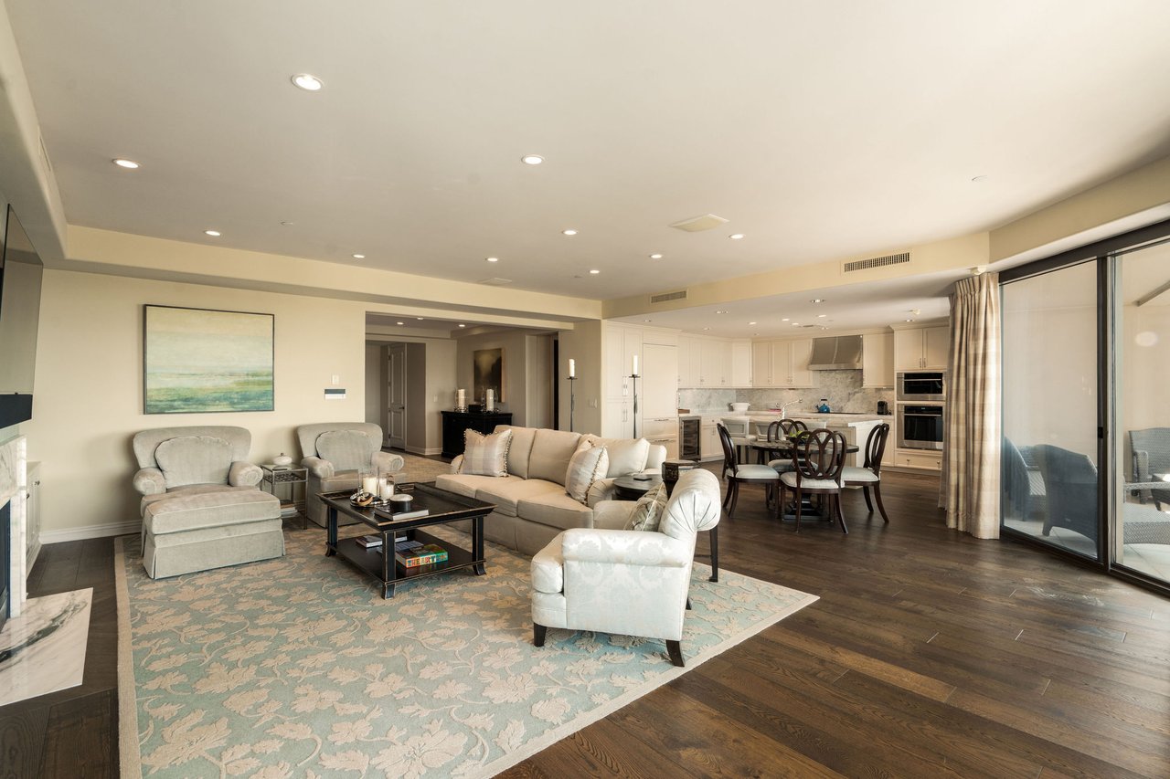 7181 E Camelback Road, 1105