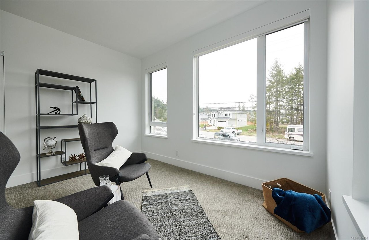 301-10670 McDonald Park Rd, North Saanich