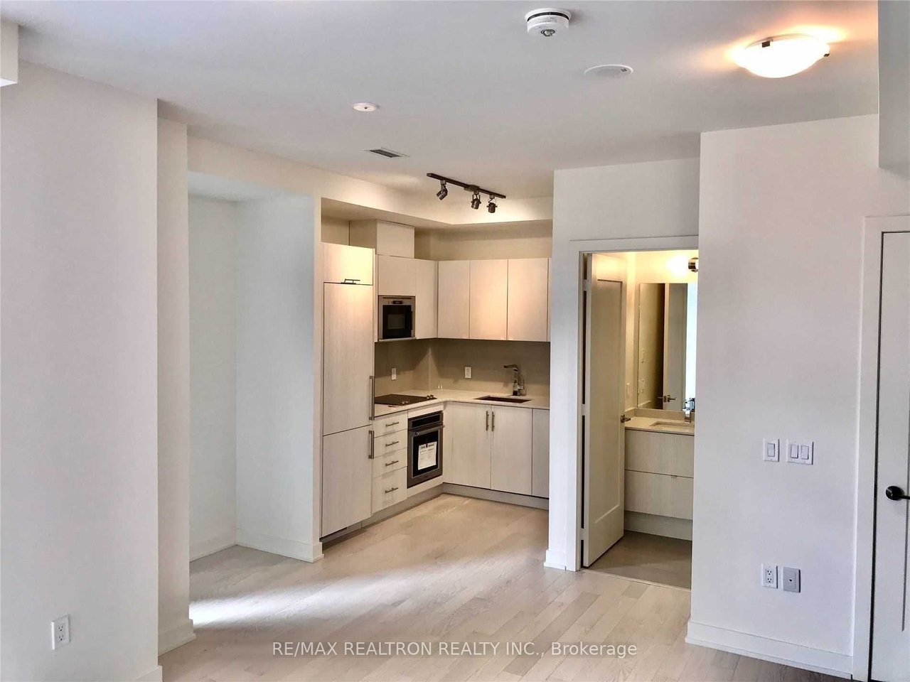 330 Richmond Street W Unit: 1105