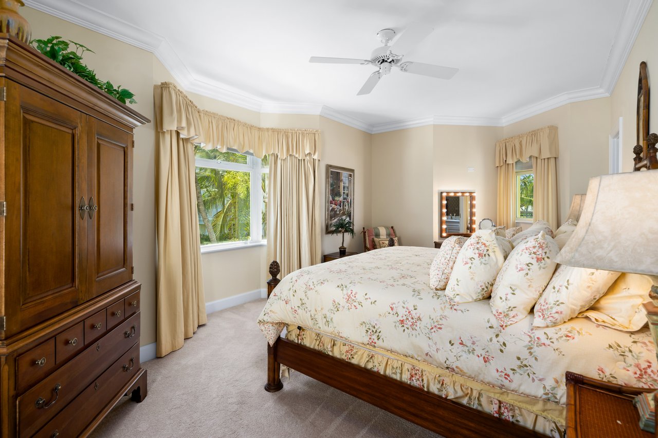 207 Beach Manor, Bayroc